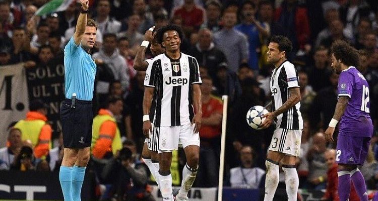 Juventus thảm bại ngay trên sân nhà: Lỗi do ai?