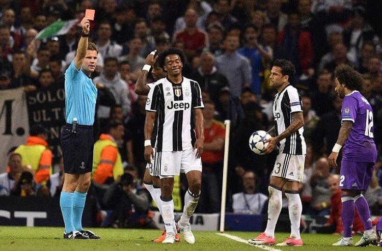 Juventus thảm bại ngay trên sân nhà: Lỗi do ai?
