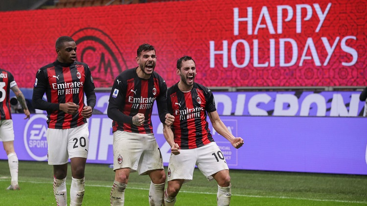 Serie A vòng 14: Milan duy trì vị trí số 1, Napoli rơi vào khủng hoảng